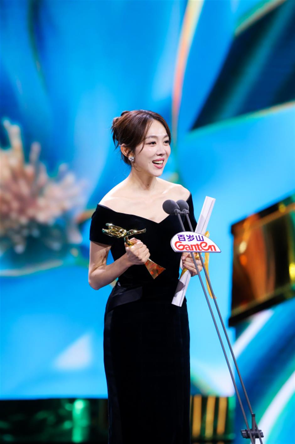 'blossoms shanghai' is a big winner at the 29th shanghai tv festival awards night