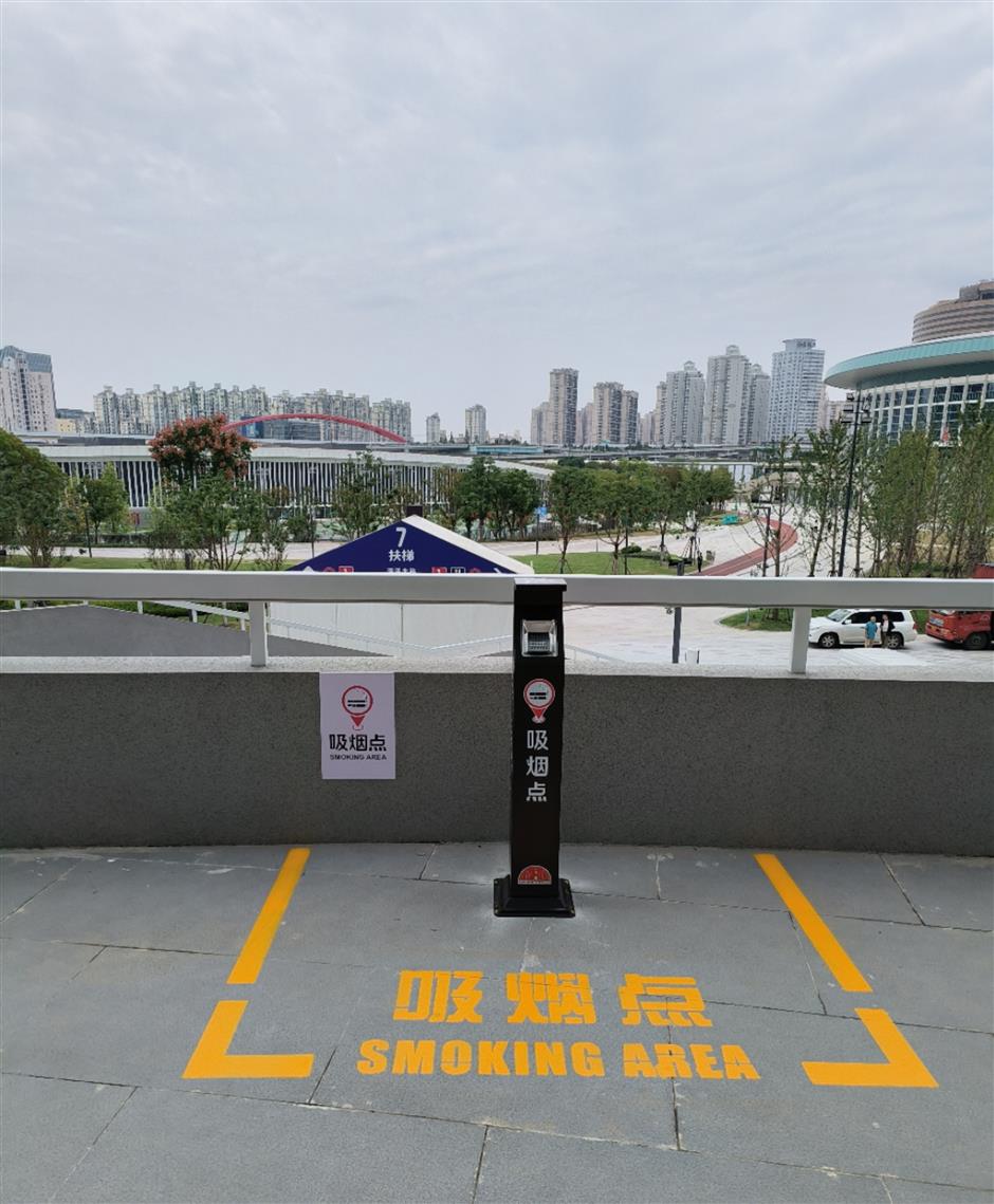 city sets china's first standard on outdoor smoking spots