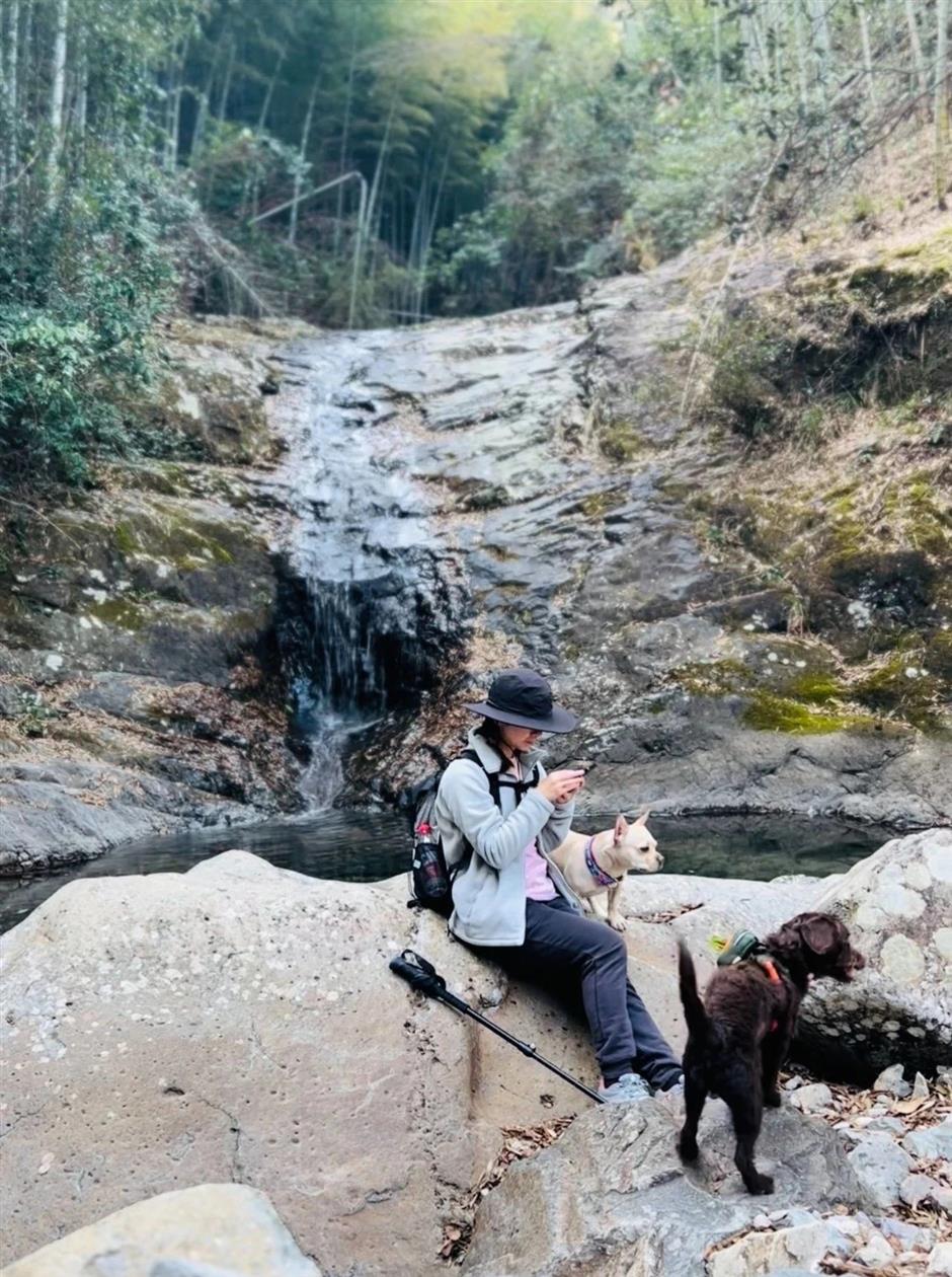 mountaincat takes hike and heal trip in ancient village