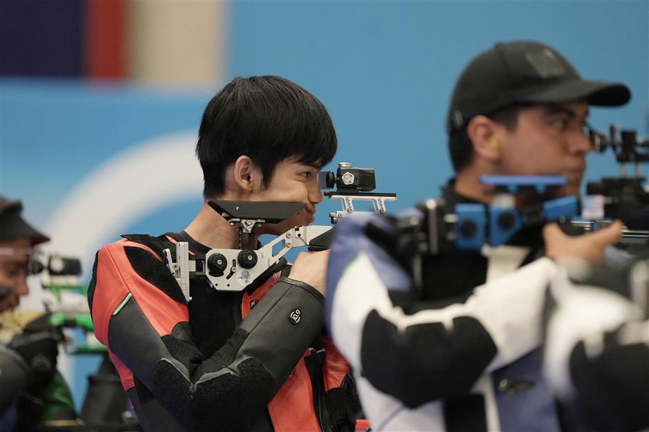 china's sheng lihao wins 2nd paris olympic gold with men's 10m air rifle victory