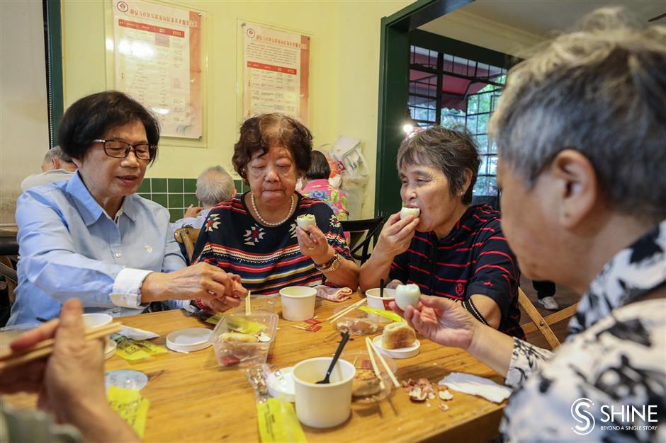 service stations provide meal plans for elderly residents