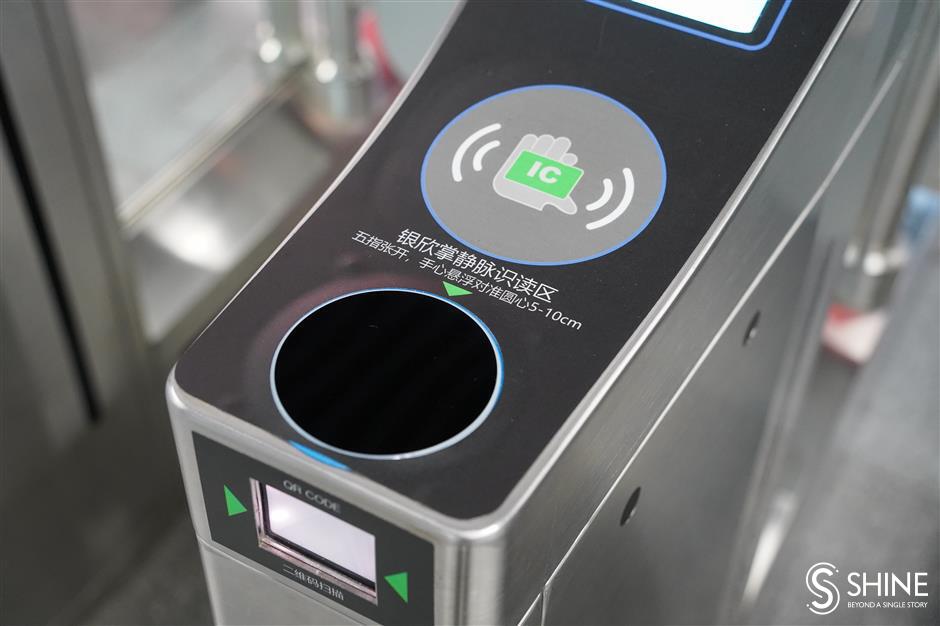 palm-scanning machines installed at 2 shanghai metro stations