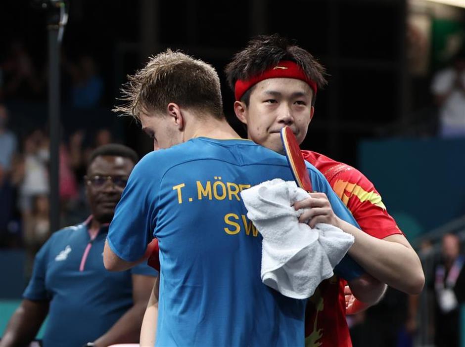 china's world no.1 loses at olympics after table tennis bat broken