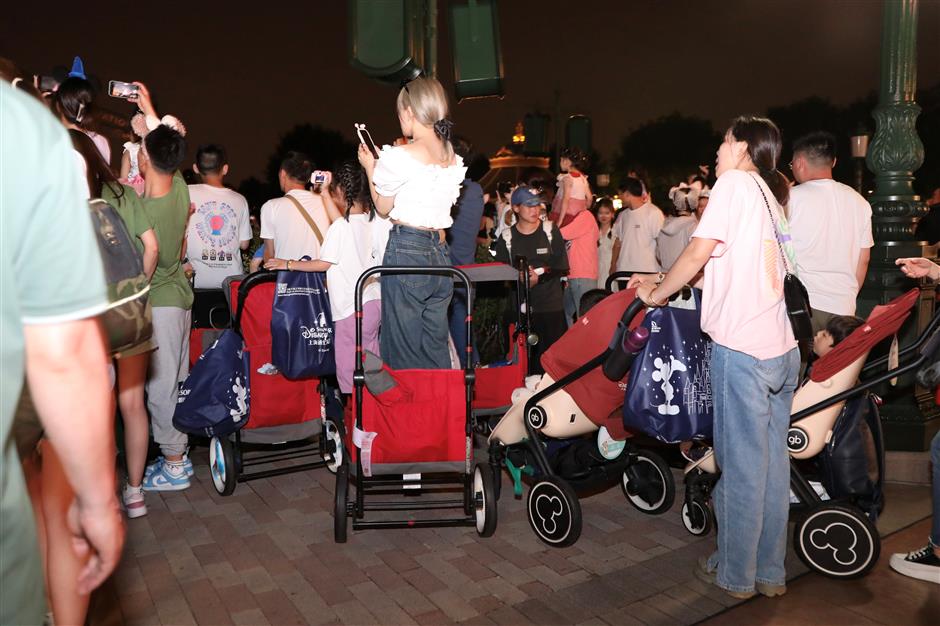 shanghai disney resort bans wagons and carts