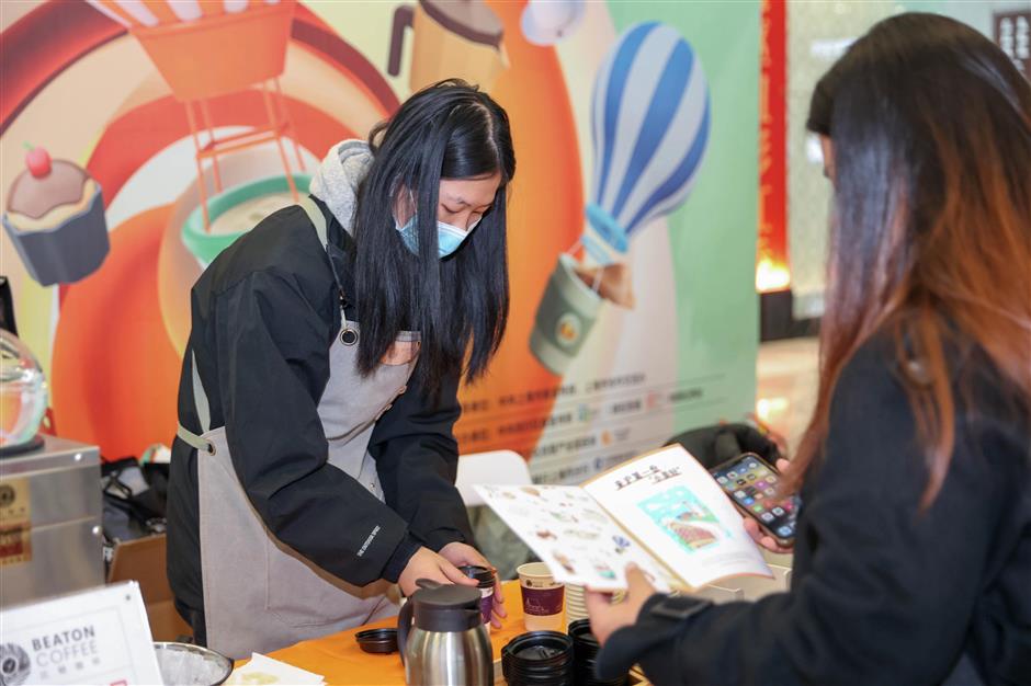 free coffee to welcome travelers to shanghai