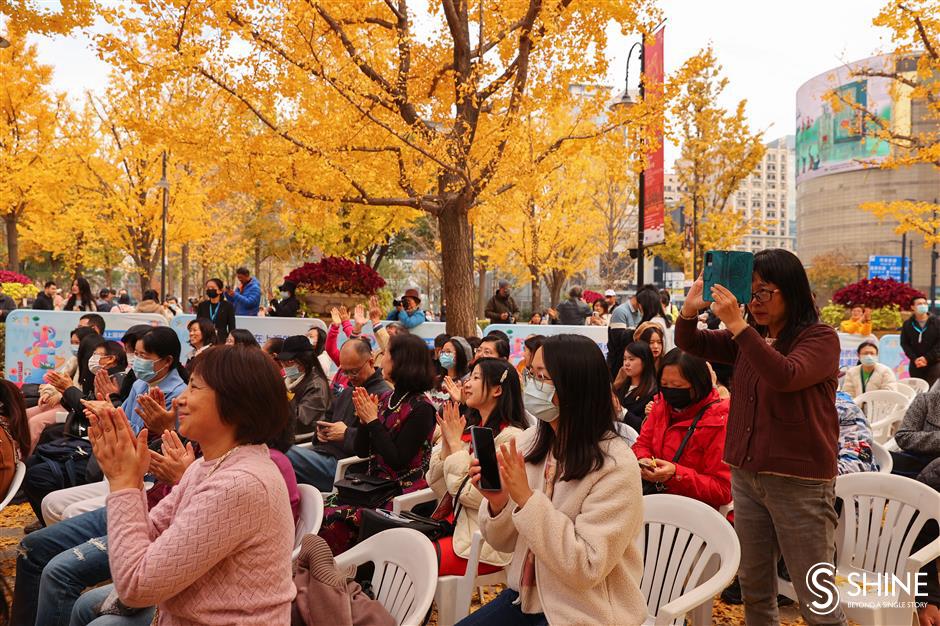 musical feast held under the ginkgo trees