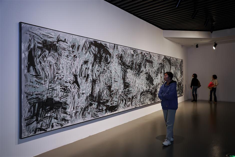 zhang peicheng, ding she exhibit diverse artwork at liu haisu art museum