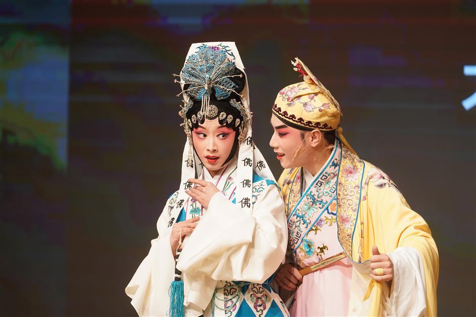 small-theater plays bring new vitality to traditional chinese theater