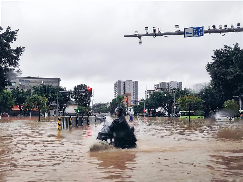 china renews blue alert for typhoon sanba