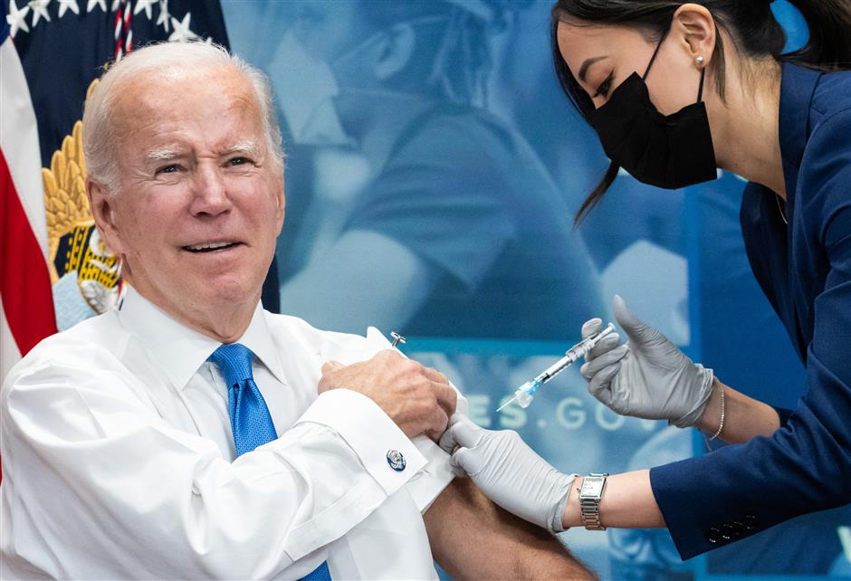 biden receives updated covid-19 booster shot