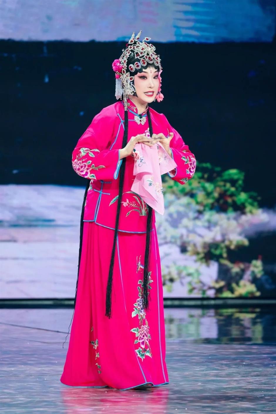 accomplished chinese opera artist took unusual path to the stage